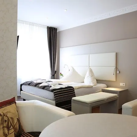 Il Cavallino 3* فارندورف