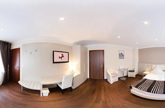 Il Cavallino מלון וורנדורף